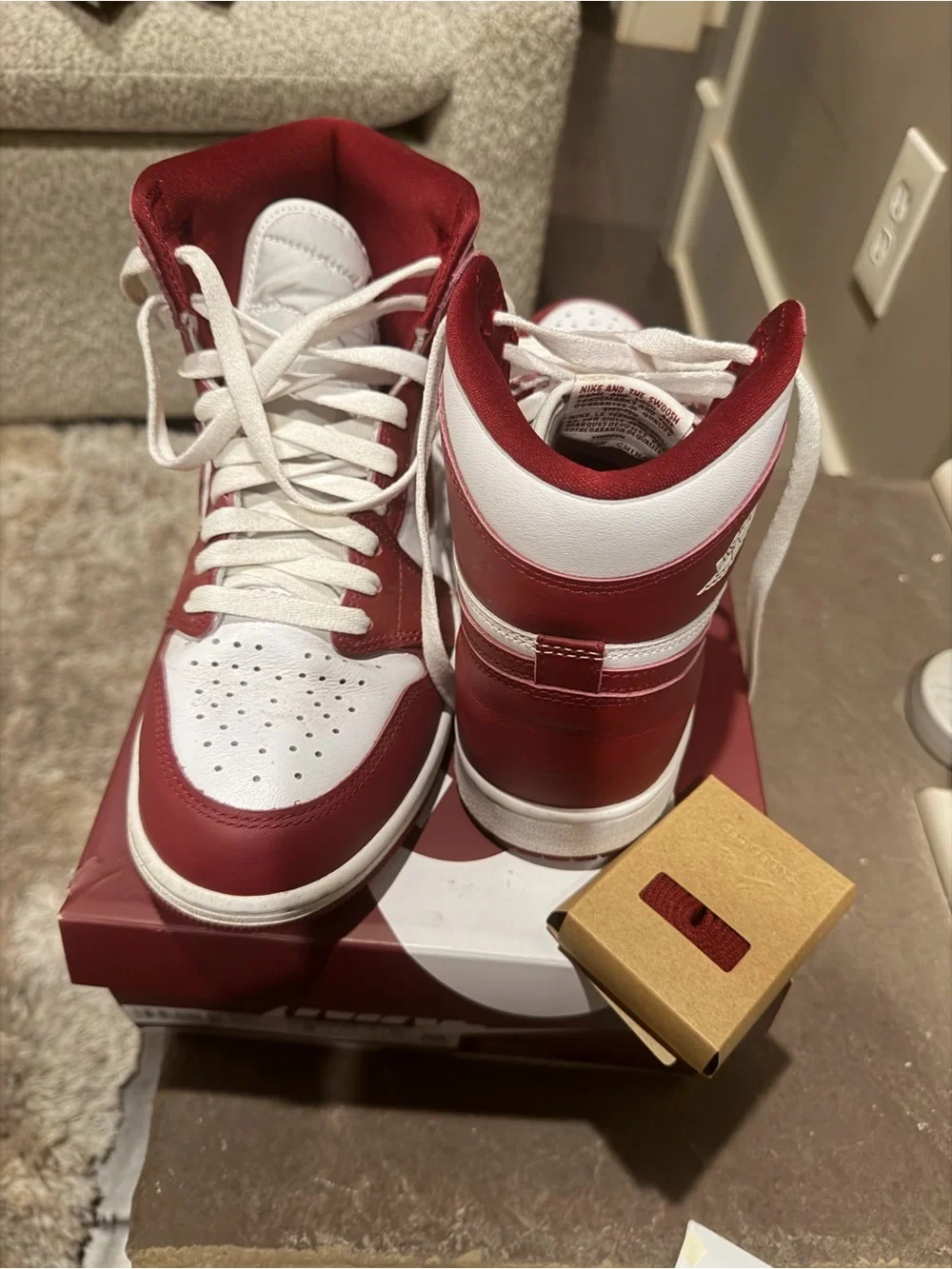 Nike Air Jordan 1 Retro High OG White/Team Red Box Label